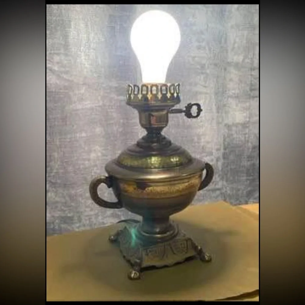 Vintage Hammer Brass Table Lamp